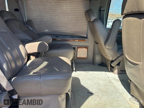 2002 Chevrolet Chevy Van z VIN 1GBFG15M421166126, wystawiony jako Copart lot #47683735 z przebiegiem 213 774 mil mil oraz Czysty tytuł • Clean title. Historia ofert i sprzedaży dostępna na DreamBid. Obrazek 6.