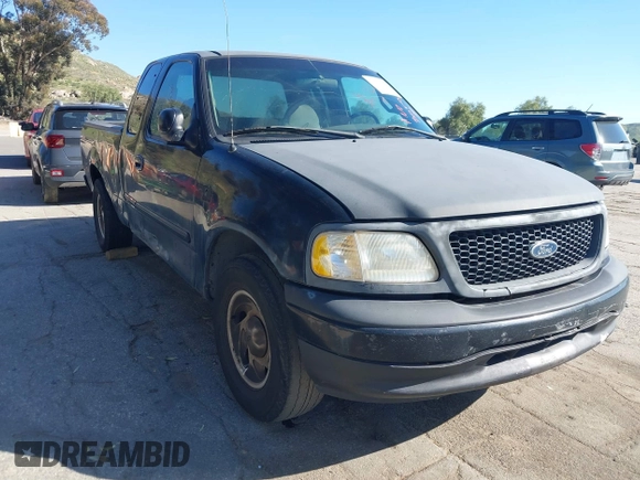 2000 Ford F-150 XL with VIN 1FTRX17W3YNB90314, listed as a IAAI auction lot 41825498 with 369,372 mi miles. Bid and sale history available at carsss.com. Image 1.