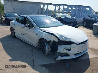 2020 Tesla Model S Long Range z VIN 5YJSA1E29LF389023, wystawiony jako IAAI lot #42509364 z przebiegiem 93 070 mil mil oraz . Historia ofert i sprzedaży dostępna na DreamBid. Obrazek 1.
