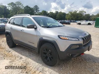2016 Jeep Cherokee Trailhawk z VIN 1C4PJMBSXGW121272, wystawiony jako Copart lot #61769505 z przebiegiem 119 353 mil mil oraz Szkoda całkowita • Salvage title. Historia ofert i sprzedaży dostępna na DreamBid. Obrazek 4.