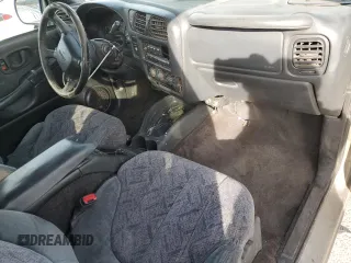 1999 GMC Sonoma SLS w/1SJ Pkg with VIN 1GTCT19W2X8516874, listed as a Copart auction lot 85501674 with 158,205 mi miles and Salvage Title. Bid and sale history available at carsss.com. Image 8.