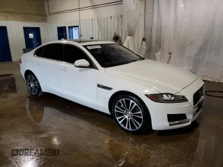 2016 Jaguar XF 35t Prestige with VIN SAJBK4BV7GCY15017, listed as a Copart auction lot 69323894 with 40,113 mi miles and Salvage Title. Bid and sale history available at carsss.com. Image 4.
