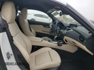 2016 BMW Z4 sDrive35i z VIN WBALM7C52G5B60024, wystawiony jako Copart lot #49235955 z przebiegiem 16 673 mil mil oraz Szkoda całkowita • Salvage title. Historia ofert i sprzedaży dostępna na DreamBid. Obrazek 10.