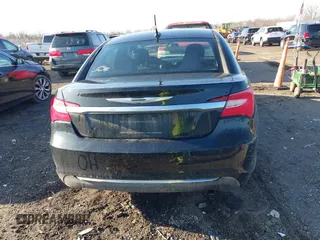 2014 Chrysler 200 LX z VIN 1C3CCBAB0EN146350, wystawiony jako IAAI lot #41527142 z przebiegiem 134 412 mil mil oraz . Historia ofert i sprzedaży dostępna na DreamBid. Obrazek 16.