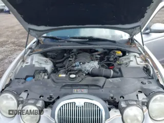 2005 Jaguar S-Type z VIN SAJWA01U55HN25445, wystawiony jako IAAI lot #42273192 z przebiegiem 104 609 mil mil oraz . Historia ofert i sprzedaży dostępna na DreamBid. Obrazek 10.