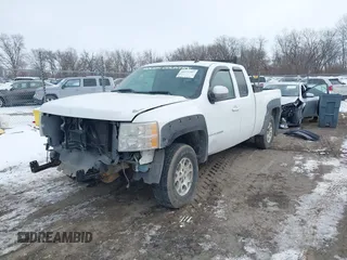 2007 Chevrolet Silverado 1500 LT w/1LT with VIN 1GCEK19J77Z645848, listed as a IAAI auction lot 41572307 with 210,226 mi miles. Bid and sale history available at carsss.com. Image 2.