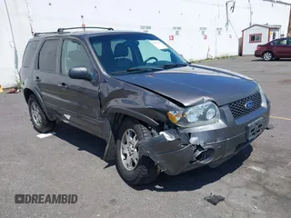 2005 Ford Escape Limited с VIN 1FMCU94115KD86427, выставлен на аукционе IAAI как лот 42322957 с пробегом 153 941 миль миль и . История ставок и продаж доступна на DreamBid. Изображение 1.