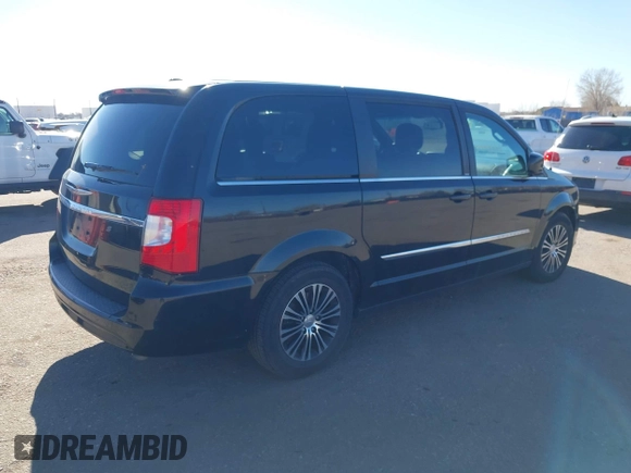 2014 Chrysler Town & Country S with VIN 2C4RC1HG0ER257498, listed as a IAAI auction lot 41627860 with 134,540 mi miles. Bid and sale history available at carsss.com. Image 4.