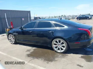 2016 Jaguar XJ Portfolio z VIN SAJWA2G76G8V97013, wystawiony jako IAAI lot #42239189 z przebiegiem Nie podano mil oraz . Historia ofert i sprzedaży dostępna na DreamBid. Obrazek 14.