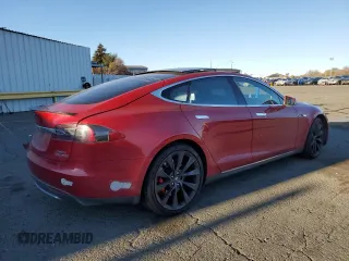 2015 Tesla Model S 85D with VIN 5YJSA1E40FF114095, listed as a Copart auction lot 84114284 with 114,882 mi miles and Salvage Title. Bid and sale history available at carsss.com. Image 3.