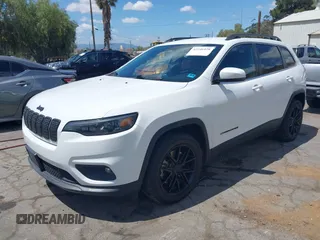 2020 Jeep Cherokee Latitude Plus z VIN 1C4PJLLB5LD625047, wystawiony jako IAAI lot #42246428 z przebiegiem 69 625 mil mil oraz . Historia ofert i sprzedaży dostępna na DreamBid. Obrazek 2.