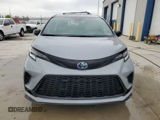 2025 Toyota Sienna LE z VIN 5TDCRKEC1SS230177, wystawiony jako Copart lot #52207015 z przebiegiem 10 052 mil mil oraz Szkoda całkowita • Salvage title. Historia ofert i sprzedaży dostępna na DreamBid. Obrazek 5.