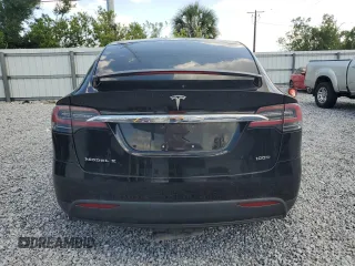2017 Tesla Model X 90D z VIN 5YJXCBE2XHF060912, wystawiony jako Copart lot #55286205 z przebiegiem Nie podano mil oraz Szkoda całkowita • Salvage title. Historia ofert i sprzedaży dostępna na DreamBid. Obrazek 6.