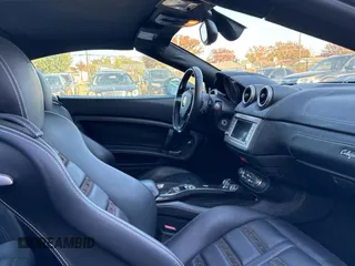 2012 Ferrari California z VIN ZFF65TJA1C0186660, wystawiony jako Copart lot #79966064 z przebiegiem 18 917 mil mil oraz Szkody całkowita. Historia ofert i sprzedaży dostępna na DreamBid. Obrazek 5.