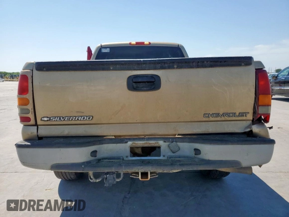 2000 Chevrolet Silverado 1500 LS with VIN 2GCEC19V5Y1239674, listed as a Copart auction lot 53077305 with 229,206 mi miles and Salvage Title. Bid and sale history available at carsss.com. Image 6.