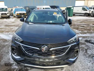 2021 Buick Encore GX Essence z VIN KL4MMGSL5MB159137, wystawiony jako Copart lot #84040454 z przebiegiem Nie podano mil oraz Nie do naprawy • Non repairable. Historia ofert i sprzedaży dostępna na DreamBid. Obrazek 5.