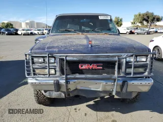 1991 GMC Suburban z VIN 1GKEV16K9MF510909, wystawiony jako Copart lot #81326004 z przebiegiem 216 778 mil mil oraz Tytuł czysty. Historia ofert i sprzedaży dostępna na DreamBid. Obrazek 5.