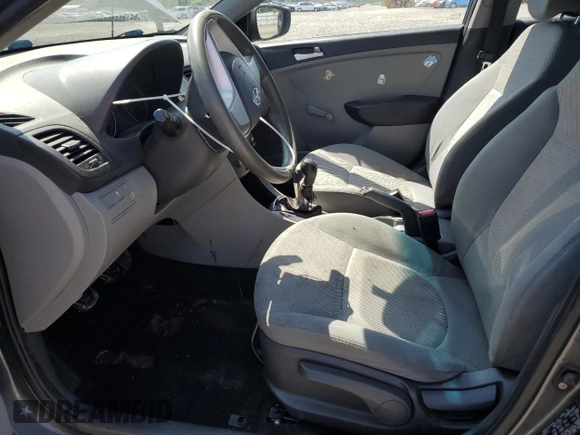 2012 Hyundai Accent GLS z VIN KMHCT4AE0CU253740, wystawiony jako Copart lot #59321665 z przebiegiem 167 711 mil mil oraz Czysty tytuł • Clean title. Historia ofert i sprzedaży dostępna na DreamBid. Obrazek 7.