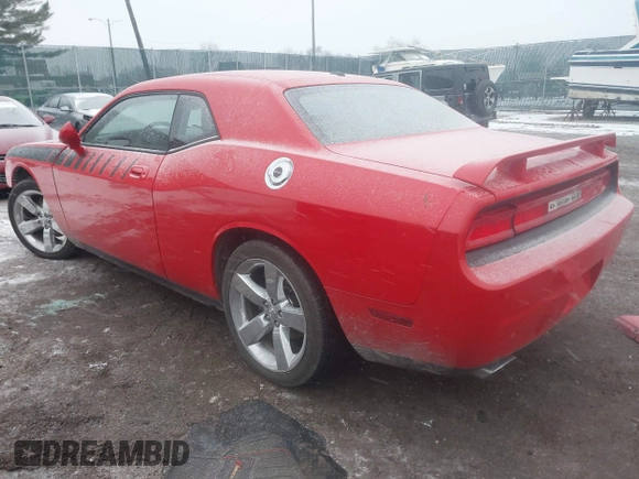2010 Dodge Challenger R/T Classic z VIN 2B3CJ5DT7AH103121, wystawiony jako IAAI lot #41298456 z przebiegiem 147 685 mil mil oraz . Historia ofert i sprzedaży dostępna na DreamBid. Obrazek 3.