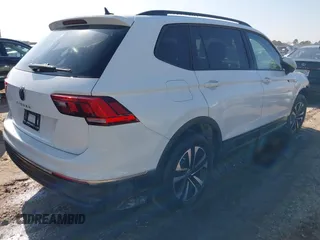 2023 Volkswagen Tiguan S z VIN 3VVRB7AX7PM076426, wystawiony jako IAAI lot #41453269 z przebiegiem 63 478 mil mil oraz . Historia ofert i sprzedaży dostępna na DreamBid. Obrazek 4.