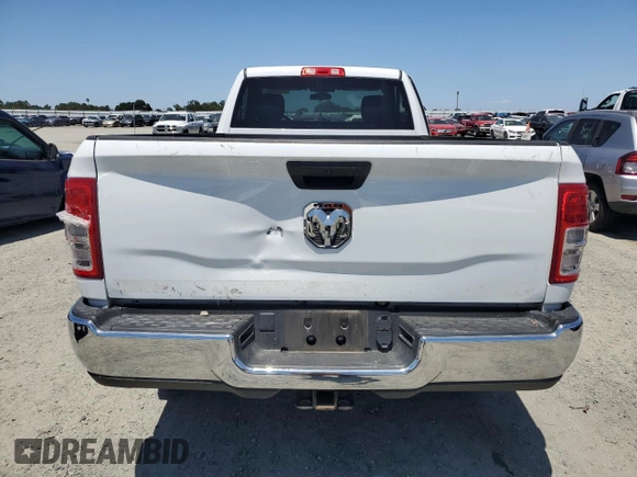 2022 Ram 2500 Tradesman z VIN 3C6MR5AJ9NG202258, wystawiony jako Copart lot #57335995 z przebiegiem 30 130 mil mil oraz Szkoda całkowita • Salvage title. Historia ofert i sprzedaży dostępna na DreamBid. Obrazek 6.