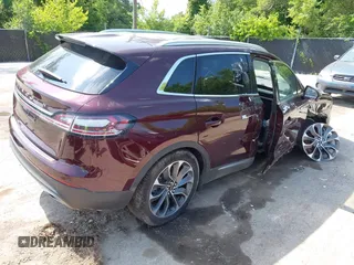 2023 Lincoln Nautilus Reserve z VIN 2LMPJ8K90PBL13824, wystawiony jako IAAI lot #42384203 z przebiegiem 7 362 mil mil oraz . Historia ofert i sprzedaży dostępna na DreamBid. Obrazek 4.