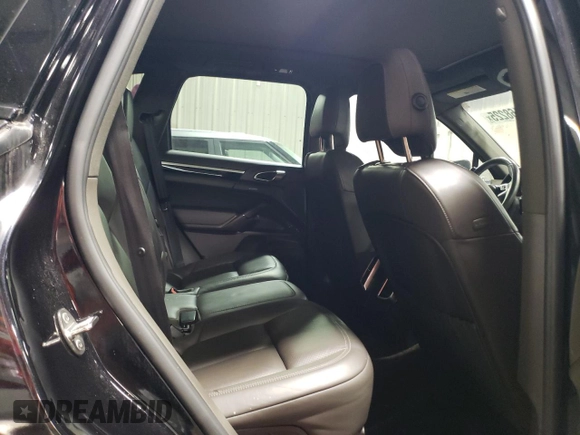 2016 Porsche Cayenne z VIN WP1AA2A20GLA05428, wystawiony jako Copart lot #52168225 z przebiegiem 90 749 mil mil oraz Szkoda całkowita • Salvage title. Historia ofert i sprzedaży dostępna na DreamBid. Obrazek 10.