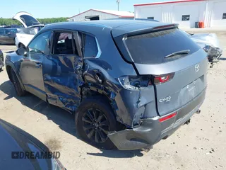 2024 Mazda CX-50 S Select z VIN 7MMVABAM5RN192435, wystawiony jako IAAI lot #42136137 z przebiegiem 6721 mil mil oraz . Historia ofert i sprzedaży dostępna na DreamBid. Obrazek 3.