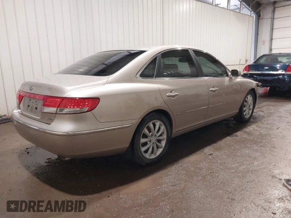 2006 Hyundai Azera SE with VIN KMHFC46F56A095383, listed as a IAAI auction lot 42373827 with 189,091 mi miles and . Bid and sale history available at DreamBid. Image 4.