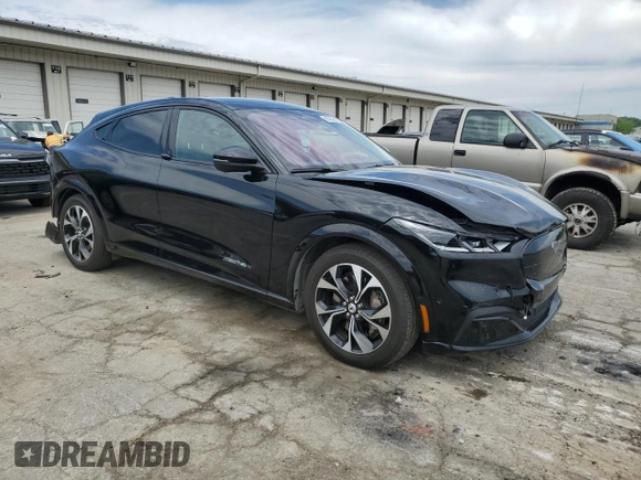 2022 Ford Mustang Mach-E Premium z VIN 3FMTK3SU4NMA03797, wystawiony jako Copart lot #55990545 z przebiegiem 38 004 mil mil oraz Szkoda całkowita • Salvage title. Historia ofert i sprzedaży dostępna na DreamBid. Obrazek 4.