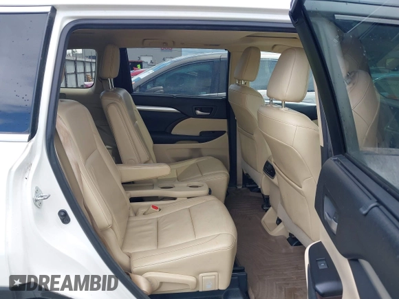 2015 Toyota Highlander XLE z VIN 5TDKKRFHXFS072625, wystawiony jako IAAI lot #42202616 z przebiegiem 121 337 mil mil oraz . Historia ofert i sprzedaży dostępna na DreamBid. Obrazek 8.