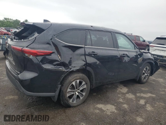 2022 Toyota Highlander XLE with VIN 5TDGZRBH7NS241862, listed as a Copart auction lot 62605495 with 29,080 mi miles and Salvage title. Bid and sale history available at DreamBid. Image 3.