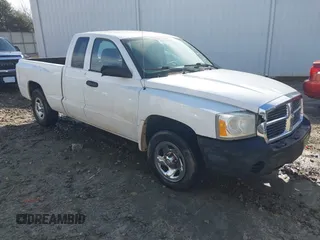 2005 Dodge Dakota ST with VIN 1D7HE22K75S160795, listed as a IAAI auction lot 41569099 with 254,592 mi miles and . Bid and sale history available at carsss.com. Image 1.