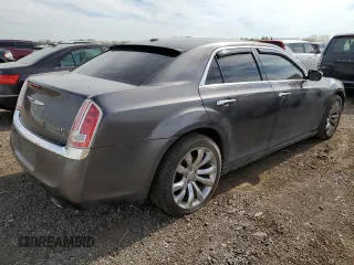 2013 Chrysler 300 C z VIN 2C3CCAKT2DH665649, wystawiony jako Copart lot #55963305 z przebiegiem 188 138 mil mil oraz Szkody całkowita. Historia ofert i sprzedaży dostępna na DreamBid. Obrazek 3.