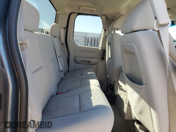 2011 GMC Sierra 1500 SLE z VIN 1GTR2VE34BZ310376, wystawiony jako Copart lot #53077025 z przebiegiem 101 223 mil mil oraz Czysty tytuł • Clean title. Historia ofert i sprzedaży dostępna na DreamBid. Obrazek 10.