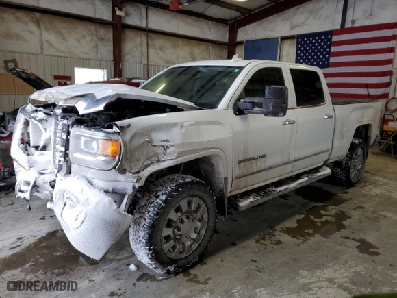 2016 GMC Sierra 2500HD Denali with VIN 1GT12UE80GF172816, listed as a Copart auction lot 43635765 with 81,800 mi miles and Salvage Title. Bid and sale history available at carsss.com. Image 1.