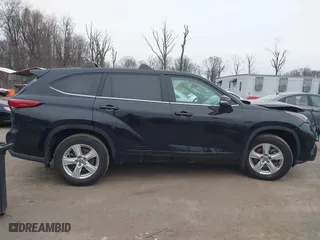 2021 Toyota Highlander L with VIN 5TDBZRBH5MS553042, listed as a IAAI auction lot 41611610 with 83,553 mi miles. Bid and sale history available at carsss.com. Image 13.