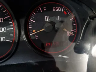 2004 Pontiac Montana z VIN 1GMDU03E04D139648, wystawiony jako Copart lot #41498175 z przebiegiem 243 739 mil mil oraz Szkoda całkowita • Salvage title. Historia ofert i sprzedaży dostępna na DreamBid. Obrazek 9.