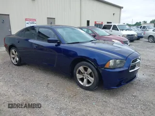 2013 Dodge Charger SE z VIN 2C3CDXBG7DH580034, wystawiony jako IAAI lot #42209139 z przebiegiem 185 906 mil mil oraz . Historia ofert i sprzedaży dostępna na DreamBid. Obrazek 1.