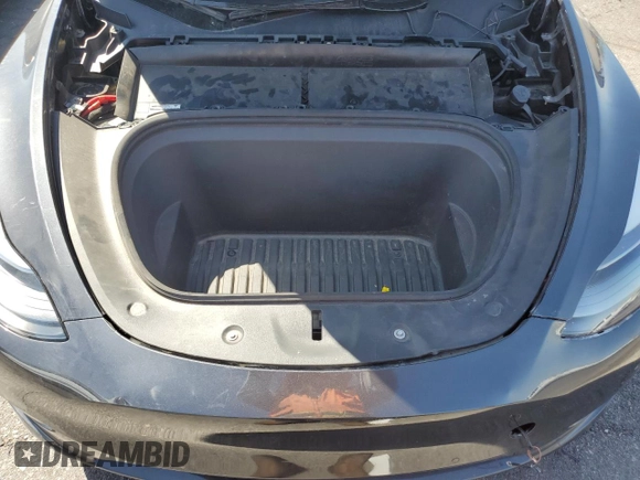 2024 Tesla Model Y with VIN 7SAYGDED1RF052031, listed as a Copart auction lot 61806195 with 5,365 mi miles and Salvage title. Bid and sale history available at DreamBid. Image 12.