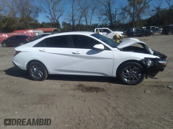 2024 Hyundai Elantra SEL with VIN KMHLM4DG4RU764080, listed as a IAAI auction lot 40941640 with 571 mi miles. Bid and sale history available at carsss.com. Image 14.