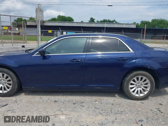 2014 Chrysler 300 z VIN 2C3CCAAG5EH373645, wystawiony jako IAAI lot #42282963 z przebiegiem 220 825 mil mil oraz . Historia ofert i sprzedaży dostępna na DreamBid. Obrazek 14.