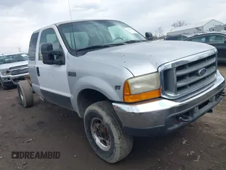2001 Ford F-250 XL z VIN 1FTNX21L41EA04501, wystawiony jako IAAI lot #41857447 z przebiegiem 291 556 mil mil oraz . Historia ofert i sprzedaży dostępna na DreamBid. Obrazek 1.