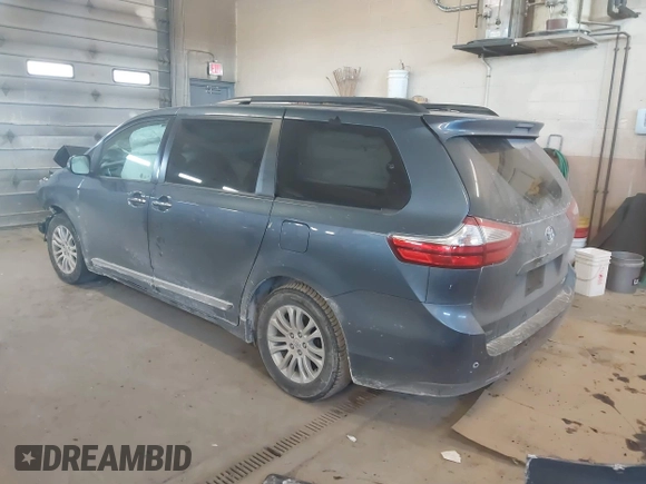 2017 Toyota Sienna XLE Auto Access Seat z VIN 5TDYZ3DC3HS885429, wystawiony jako IAAI lot #41454153 z przebiegiem 131 250 mil mil oraz . Historia ofert i sprzedaży dostępna na DreamBid. Obrazek 3.