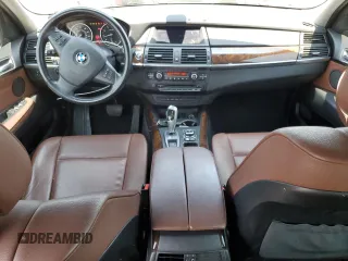 2013 BMW X5 xDrive35i z VIN 5UXZV4C58D0E02928, wystawiony jako Copart lot #58562655 z przebiegiem 85 037 mil mil oraz Szkoda całkowita • Salvage title. Historia ofert i sprzedaży dostępna na DreamBid. Obrazek 8.