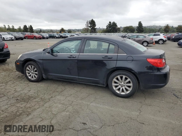 2010 Chrysler Sebring Limited z VIN 1C3CC5FB5AN172298, wystawiony jako Copart lot #52951805 z przebiegiem 146 996 mil mil oraz Szkoda całkowita • Salvage title. Historia ofert i sprzedaży dostępna na DreamBid. Obrazek 2.