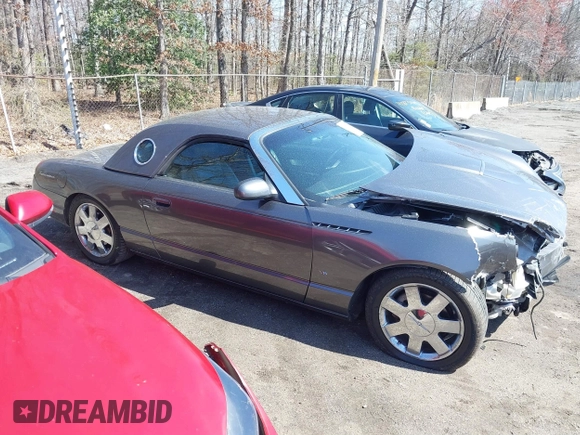 2003 Ford Thunderbird Deluxe z VIN 1FAHP60A23Y101899, wystawiony jako IAAI lot #41805269 z przebiegiem Nie podano mil oraz . Historia ofert i sprzedaży dostępna na DreamBid. Obrazek 13.