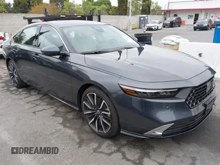 2024 Honda Accord Touring z VIN 1HGCY2F82RA070008, wystawiony jako IAAI lot #42027911 z przebiegiem 13 878 mil mil oraz . Historia ofert i sprzedaży dostępna na DreamBid. Obrazek 1.