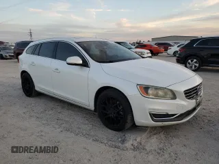 2015 Volvo V60 z VIN YV1612SC3F1209482, wystawiony jako Copart lot #83221514 z przebiegiem 177 059 mil mil oraz Czysty tytuł • Clean title. Historia ofert i sprzedaży dostępna na DreamBid. Obrazek 4.