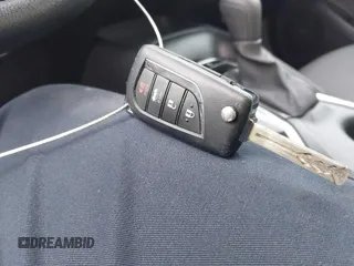 2023 Toyota Corolla LE z VIN 5YFB4MDEXPP064184, wystawiony jako IAAI lot #41511156 z przebiegiem 20 661 mil mil oraz . Historia ofert i sprzedaży dostępna na DreamBid. Obrazek 11.